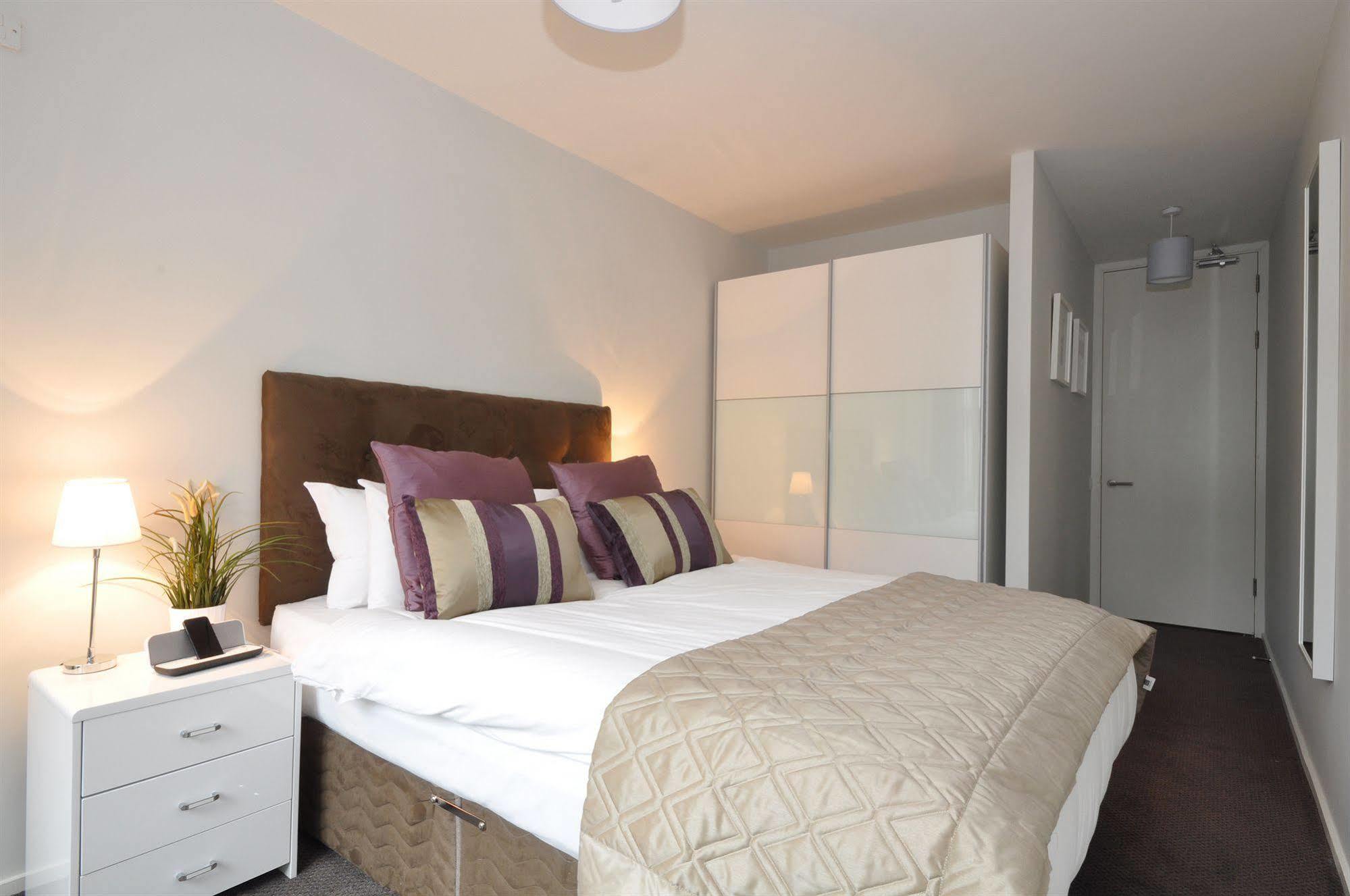 Your Base Dublin - Grand Canal Square Extérieur photo