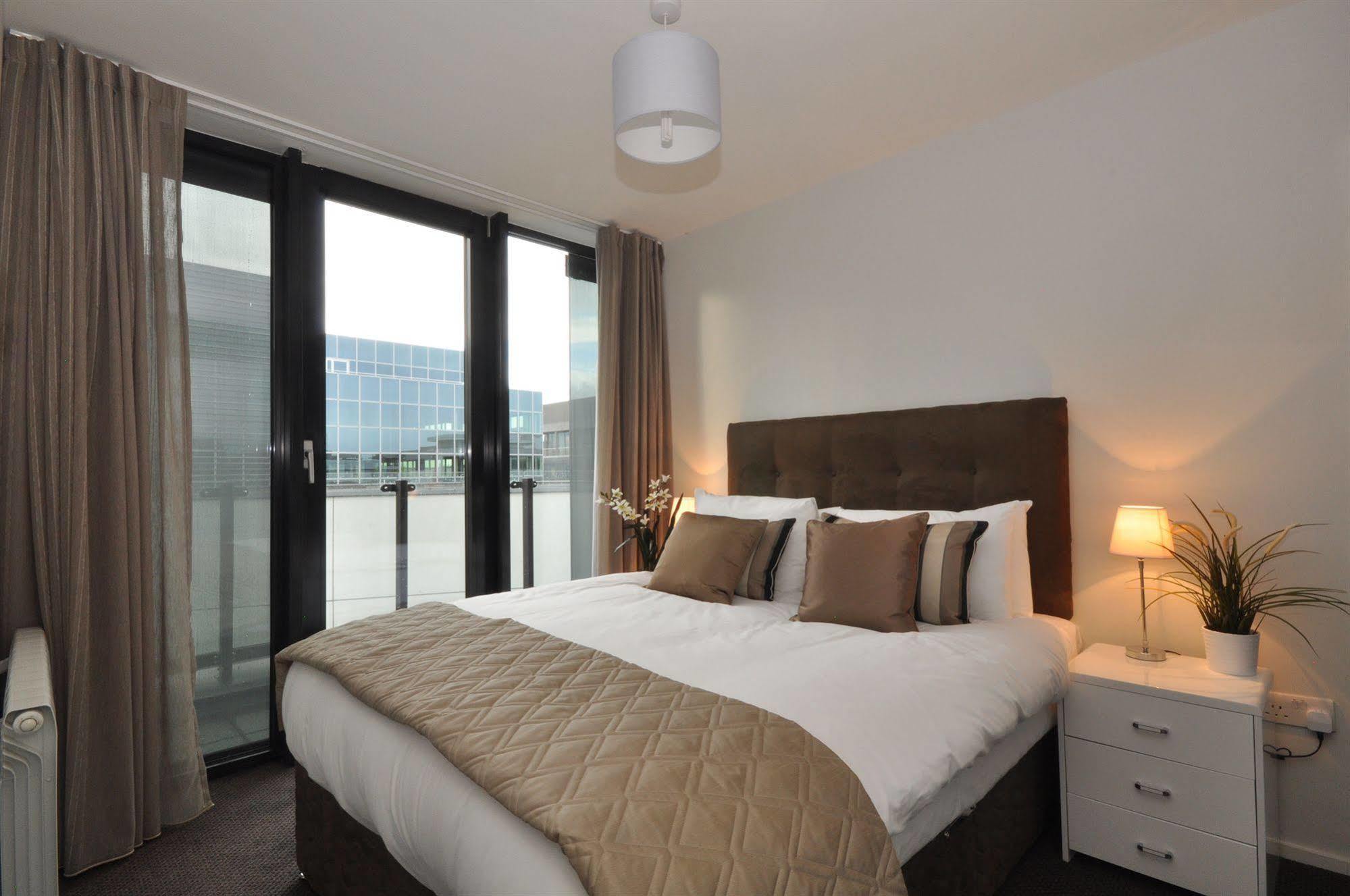 Your Base Dublin - Grand Canal Square Extérieur photo